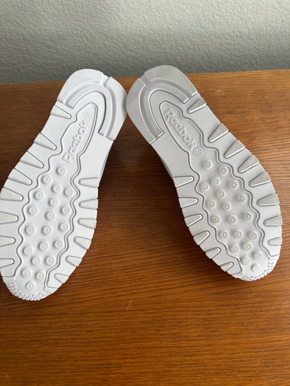 Reebok White Leather Classic Low-Top Sneakers - Picture 2 of 5